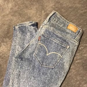 Levi’s acid washed skinny jeans.